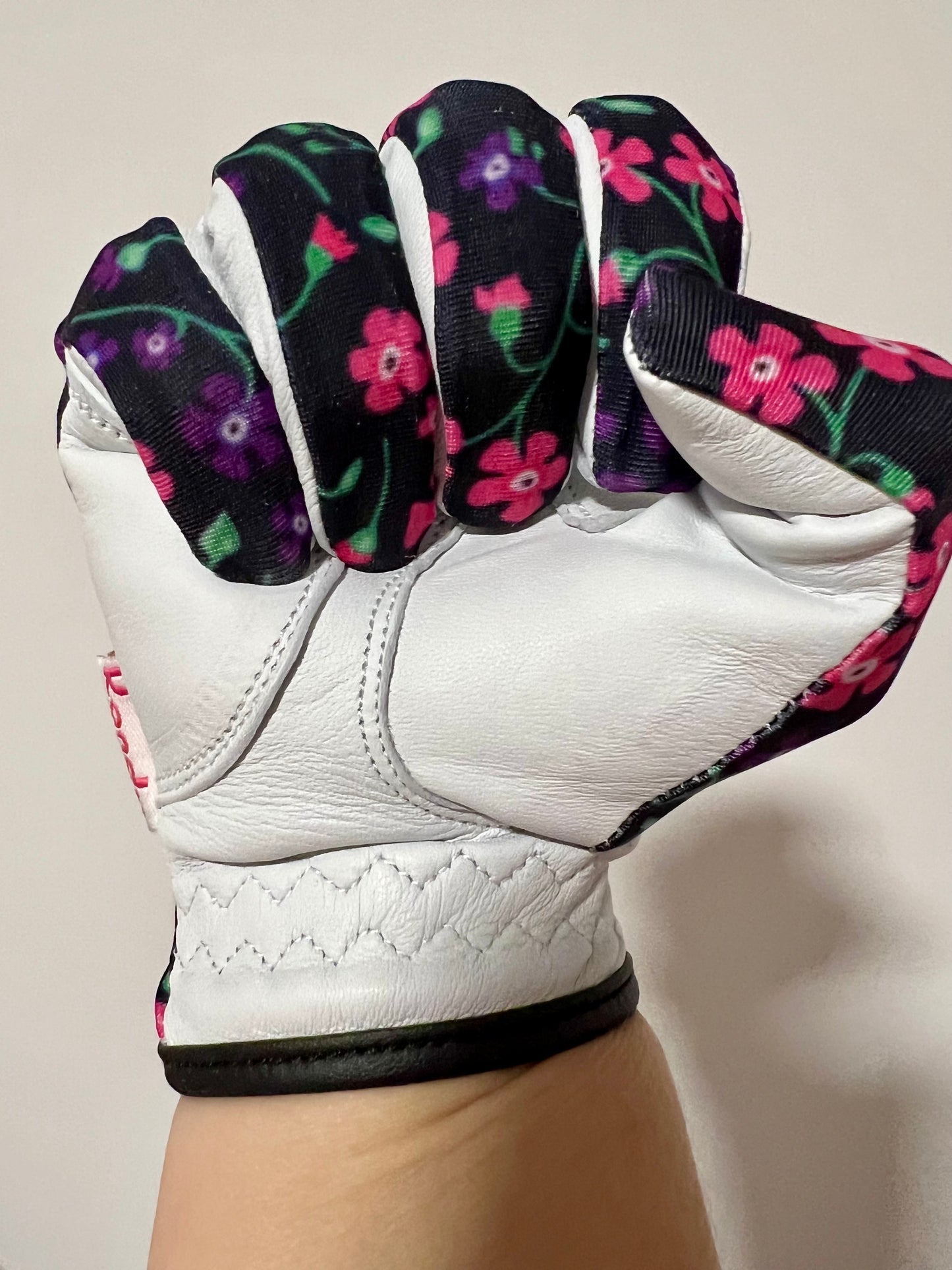 CLEARANCE Assorted Women's Right Hand gloves