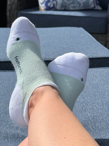 NEW Feetures Golf Max Cushion, No Slip Tab Socks